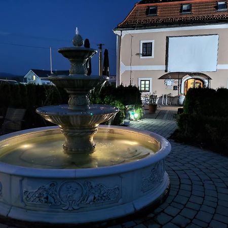 Hotel Kastiel Ottlyk Bánovce nad Bebravou Exterior foto