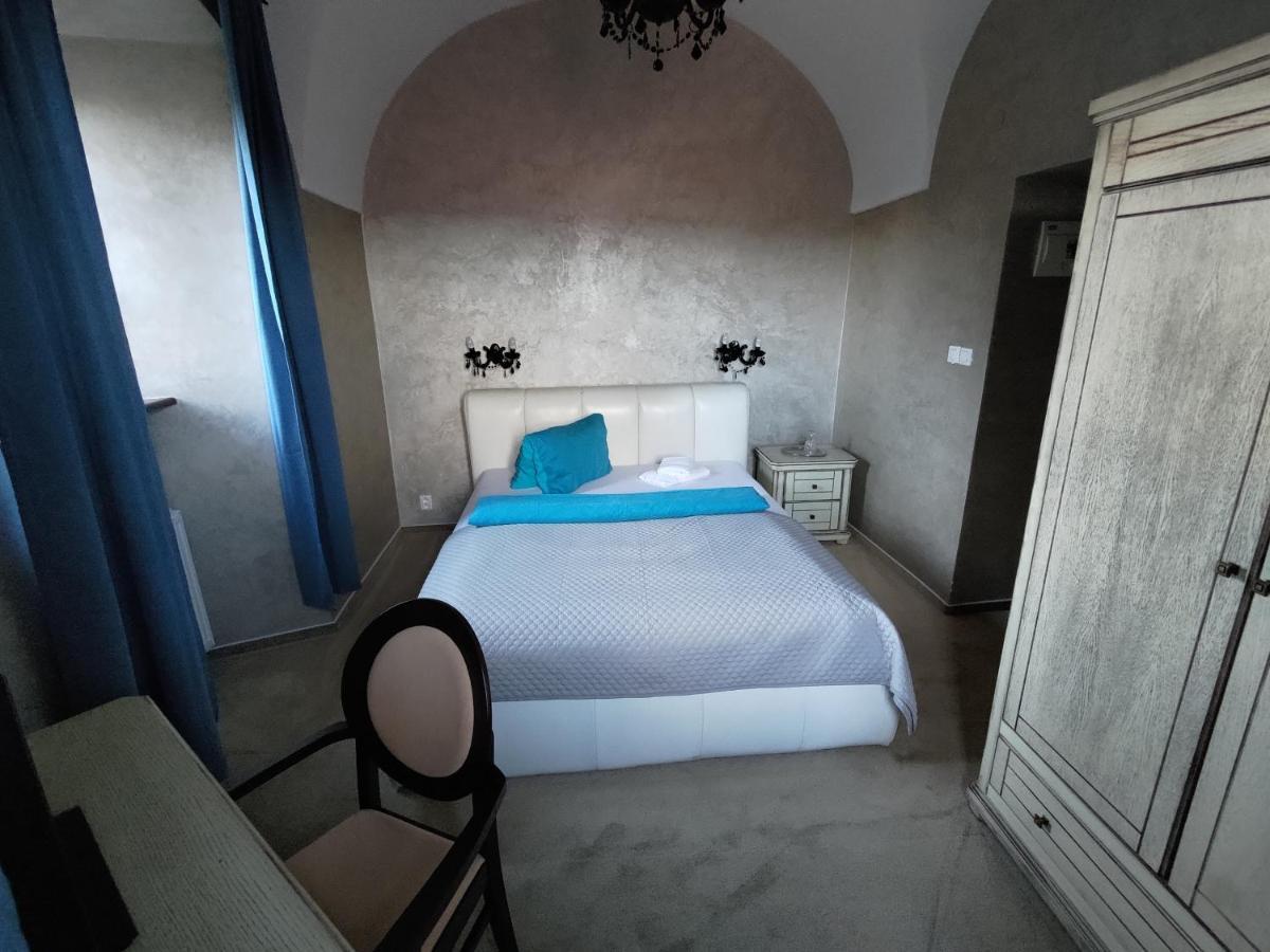 Hotel Kastiel Ottlyk Bánovce nad Bebravou Exterior foto