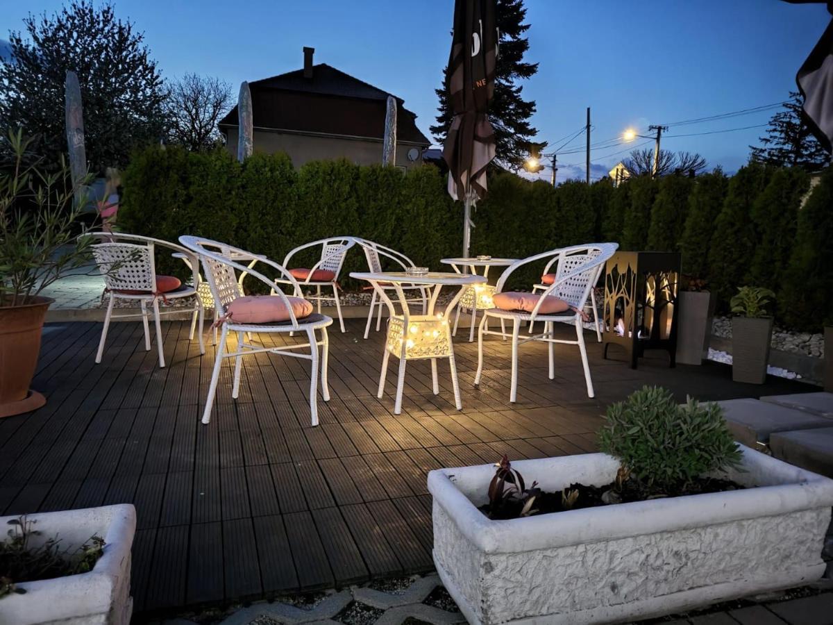 Hotel Kastiel Ottlyk Bánovce nad Bebravou Exterior foto