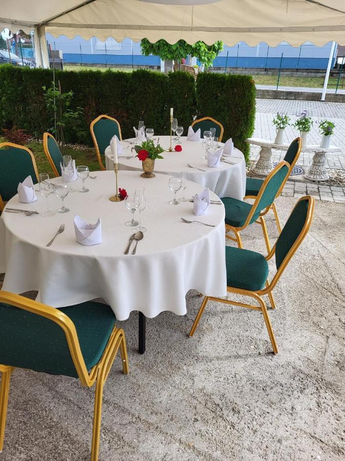 Hotel Kastiel Ottlyk Bánovce nad Bebravou Exterior foto