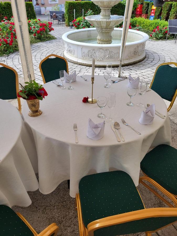 Hotel Kastiel Ottlyk Bánovce nad Bebravou Exterior foto