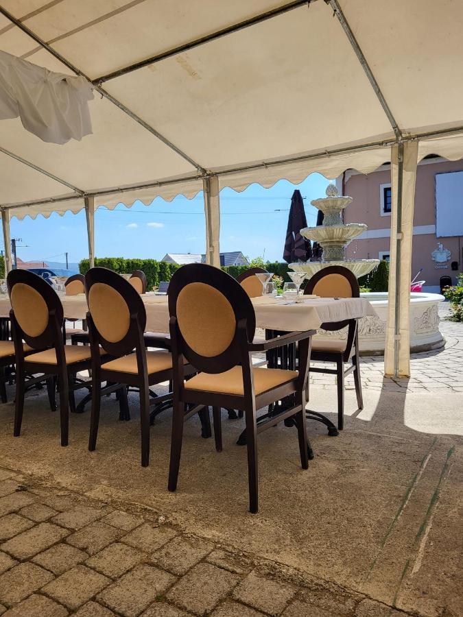Hotel Kastiel Ottlyk Bánovce nad Bebravou Exterior foto