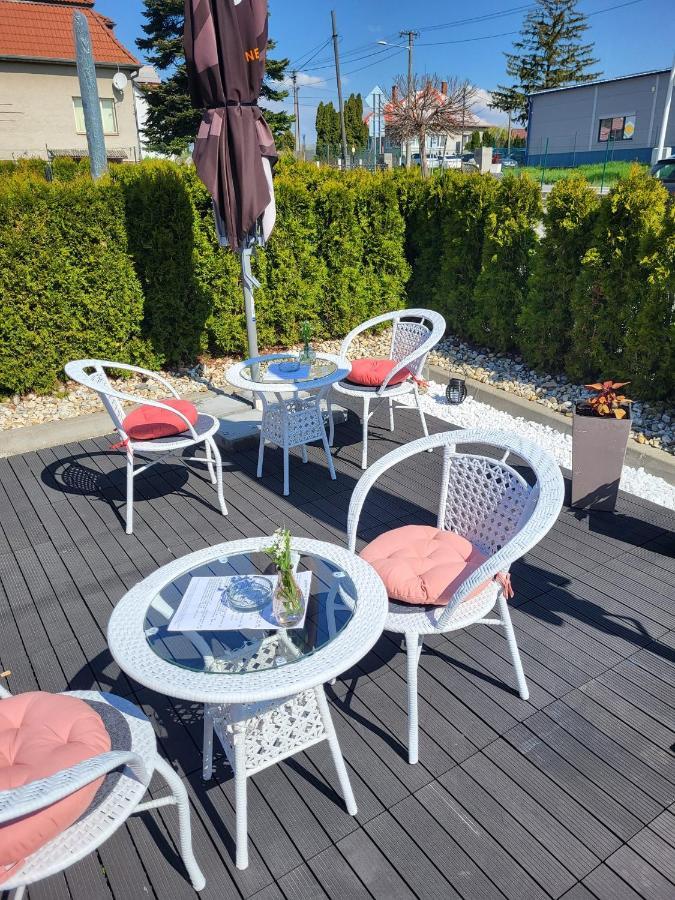 Hotel Kastiel Ottlyk Bánovce nad Bebravou Exterior foto
