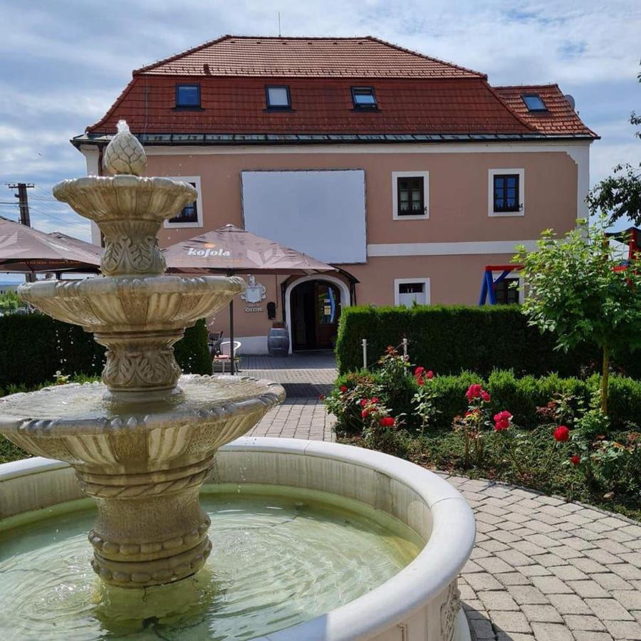 Hotel Kastiel Ottlyk Bánovce nad Bebravou Exterior foto