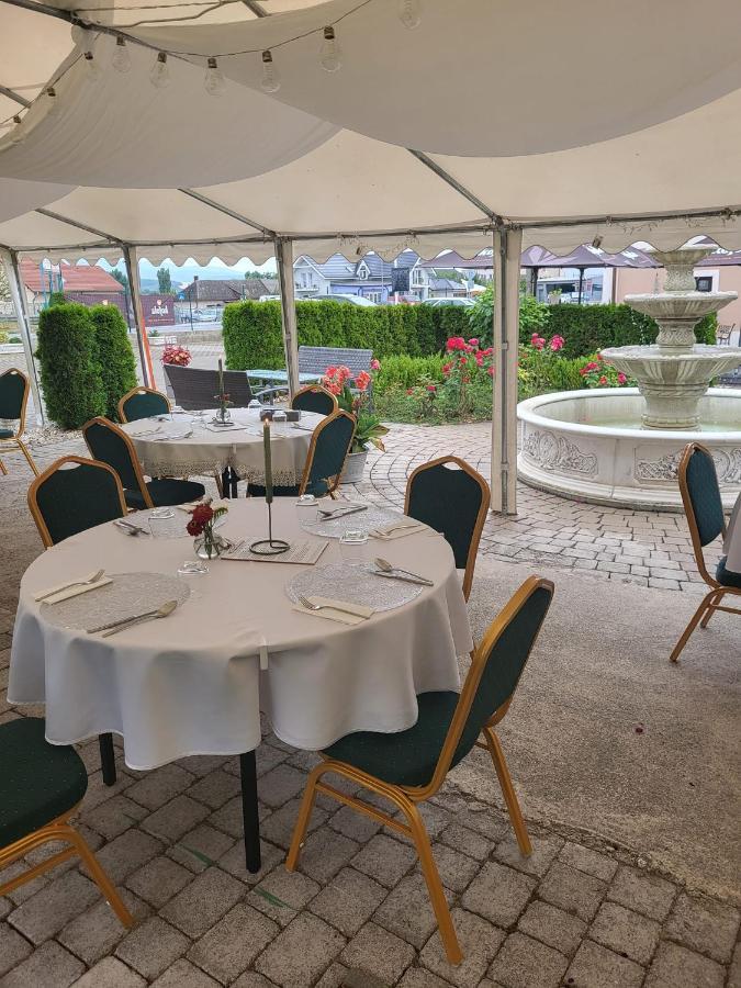 Hotel Kastiel Ottlyk Bánovce nad Bebravou Exterior foto