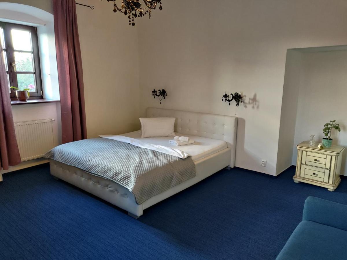 Hotel Kastiel Ottlyk Bánovce nad Bebravou Exterior foto