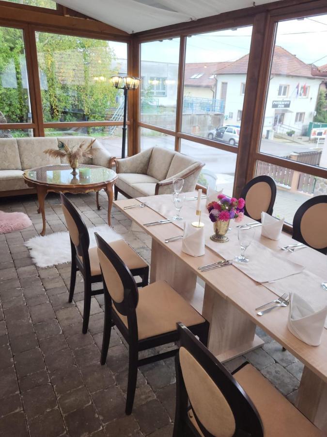 Hotel Kastiel Ottlyk Bánovce nad Bebravou Exterior foto